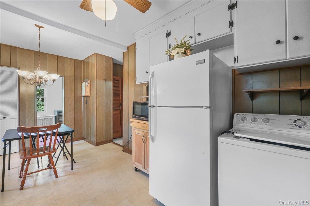 Chandelier, Interior, Kitchen