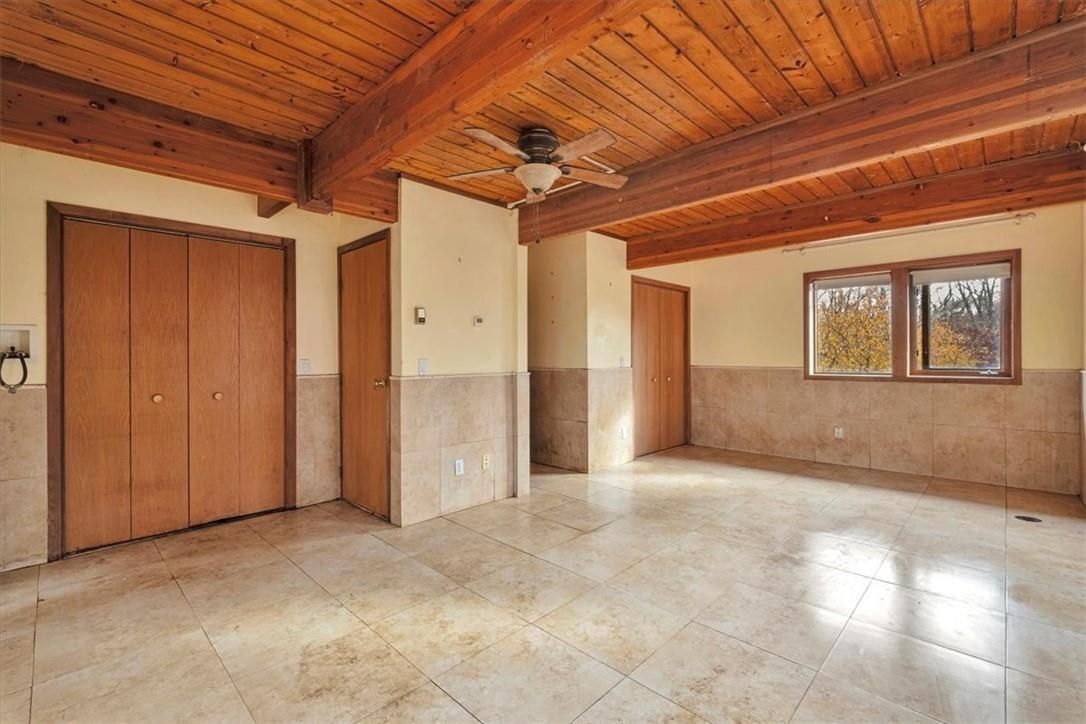Empty room, Interior, Wooden Beams, Wooden Ceilings