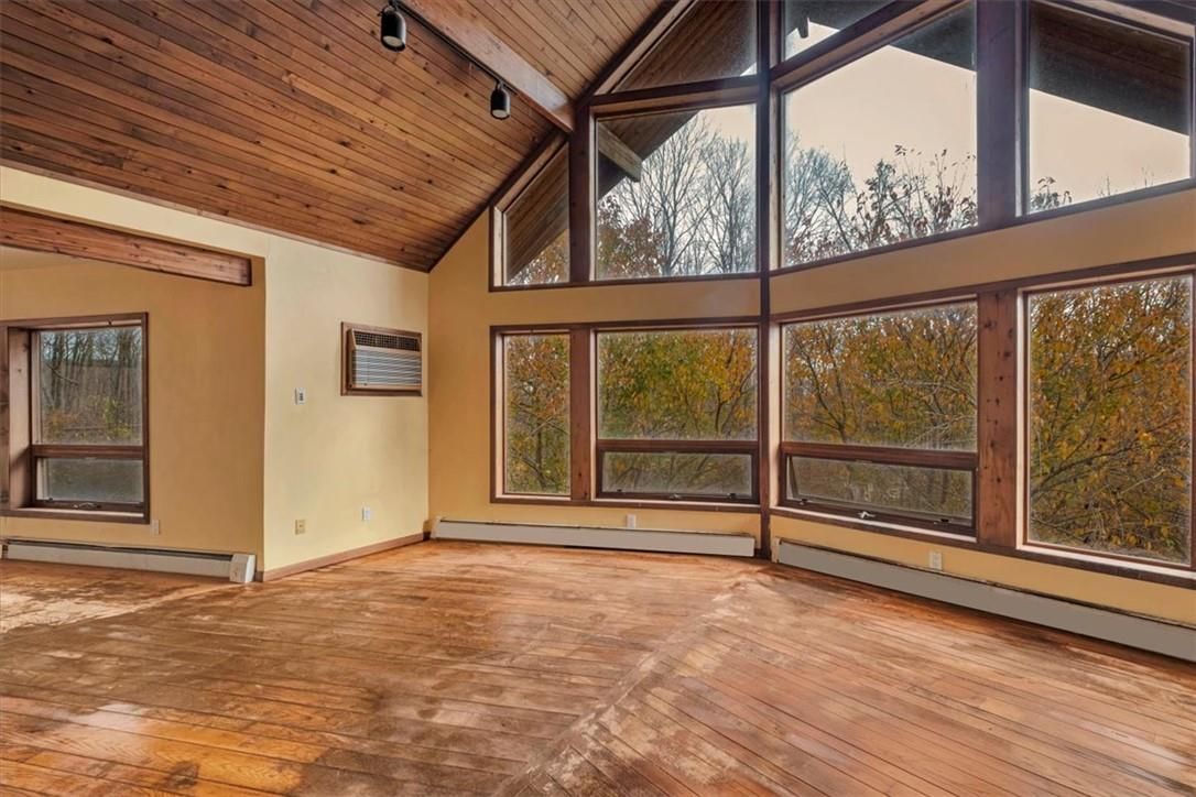Empty room, Interior, Sun Room, Wooden Beams, Wooden Ceilings, Wood Texture Flooring