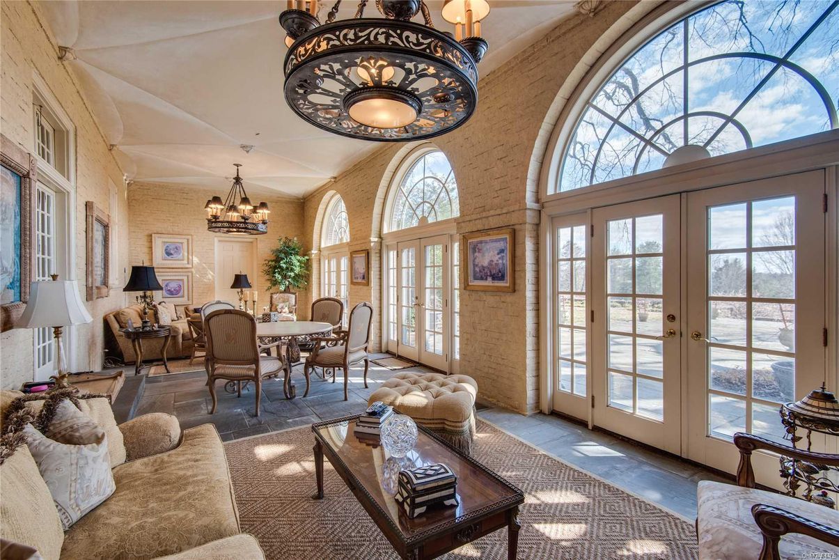 Chandelier, Dining room, Interior, Living room