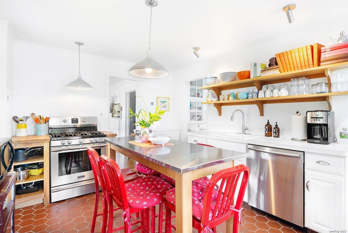 Dining room, Interior, Kitchen, Pendant Lights, Stainless Steel Appliances