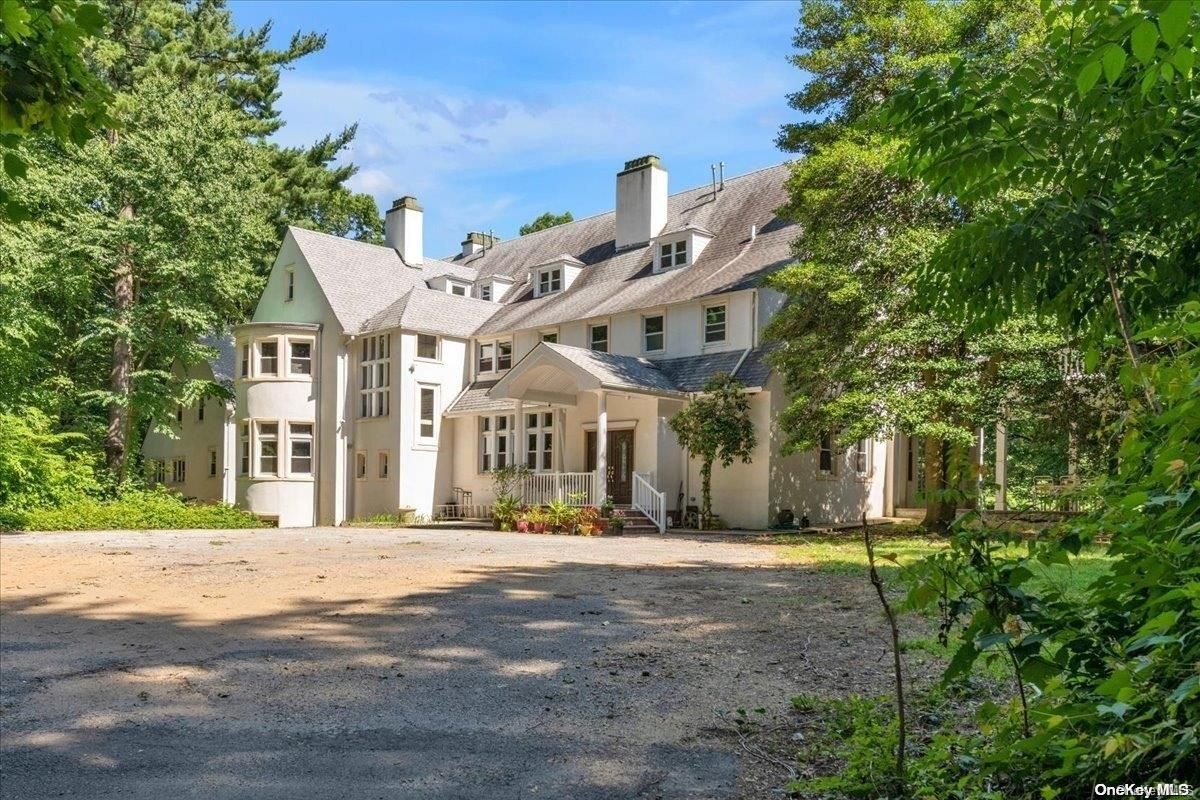 Backyard, Exterior, Facade, French Provincial