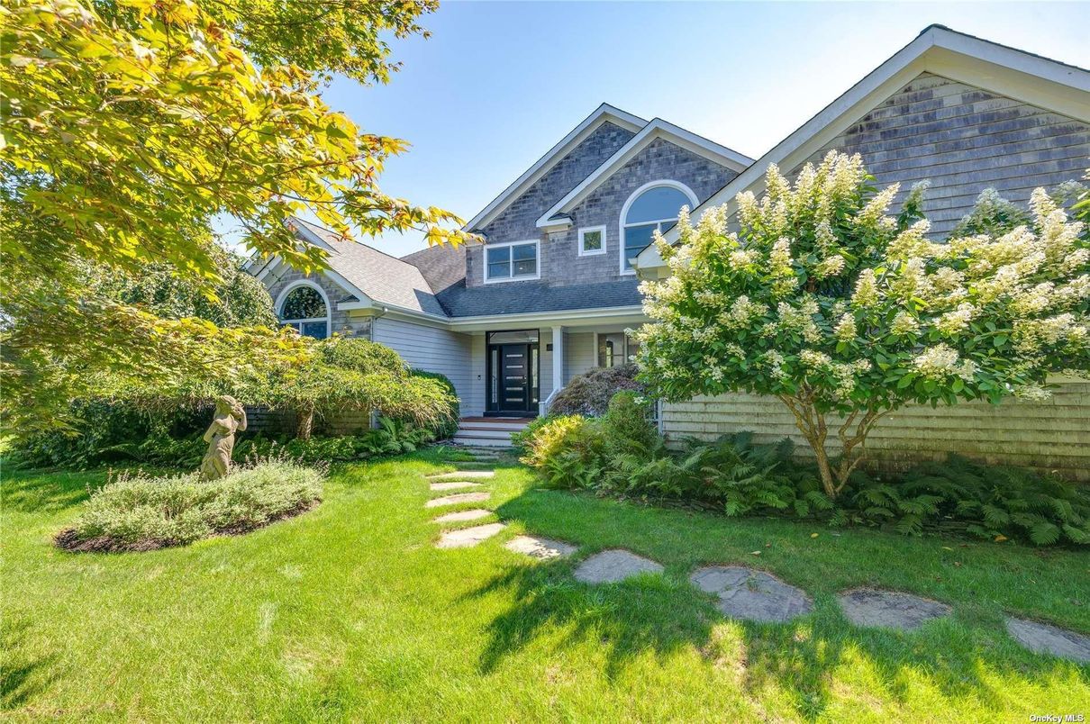 Exterior, Facade, Brick Traditional