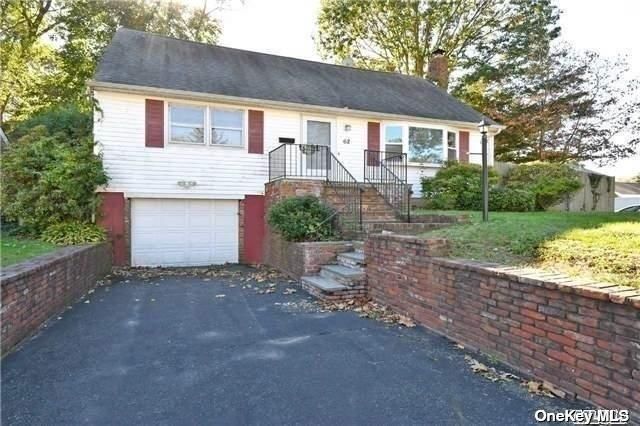 Attached, Exterior, Facade, Cape Cod