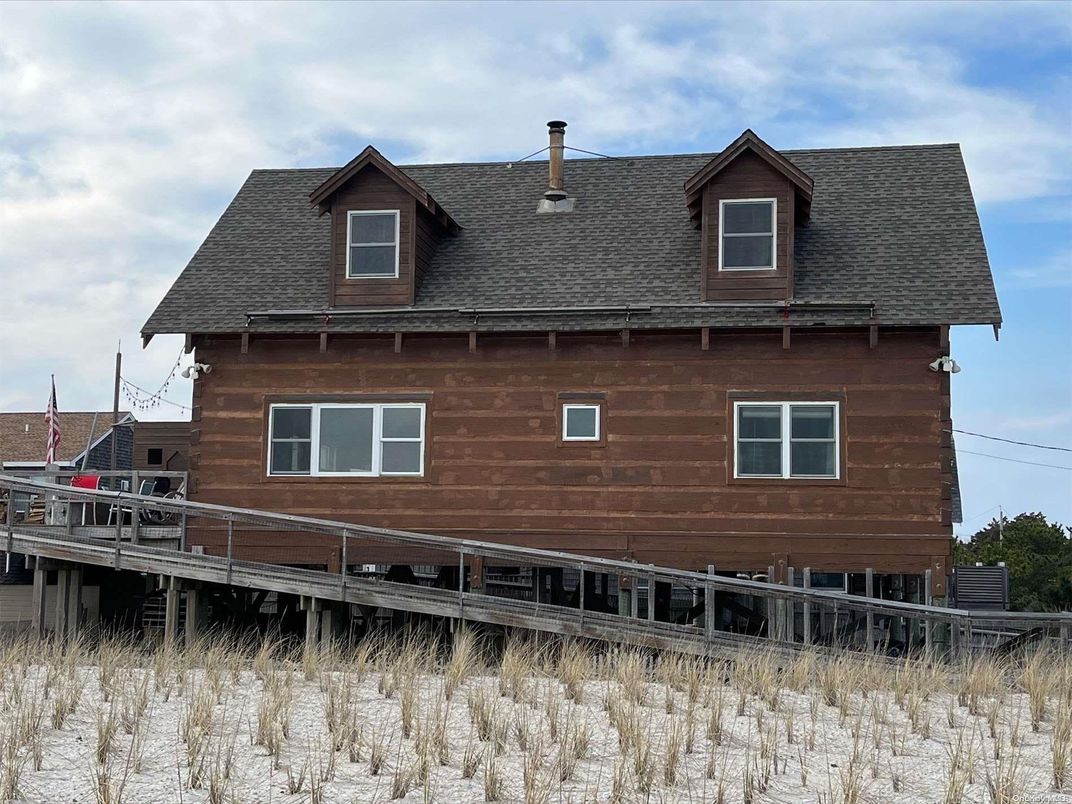 Exterior, Facade, Log Home