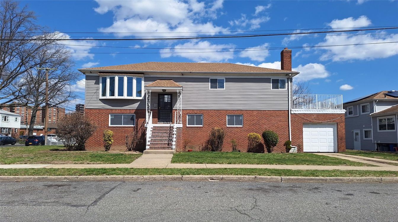Attached, Exterior, Facade, Brick Facade, Raised Ranch