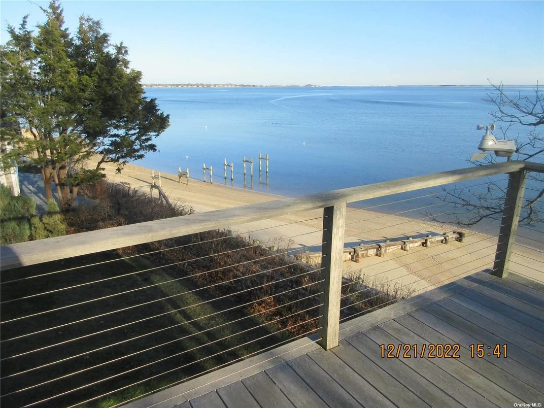 Exterior, Lake
