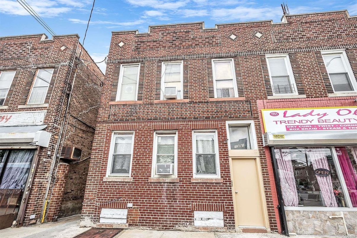 Exterior, Facade, Brick Facade, Rowhouse