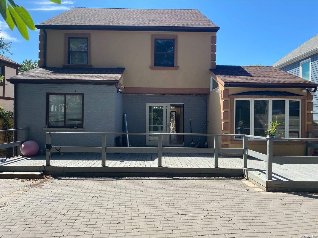 Exterior, Facade, Queen Anne Victorian
