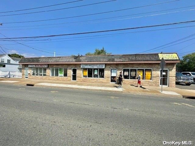 Exterior, Facade, Brick Facade, Cape Cod