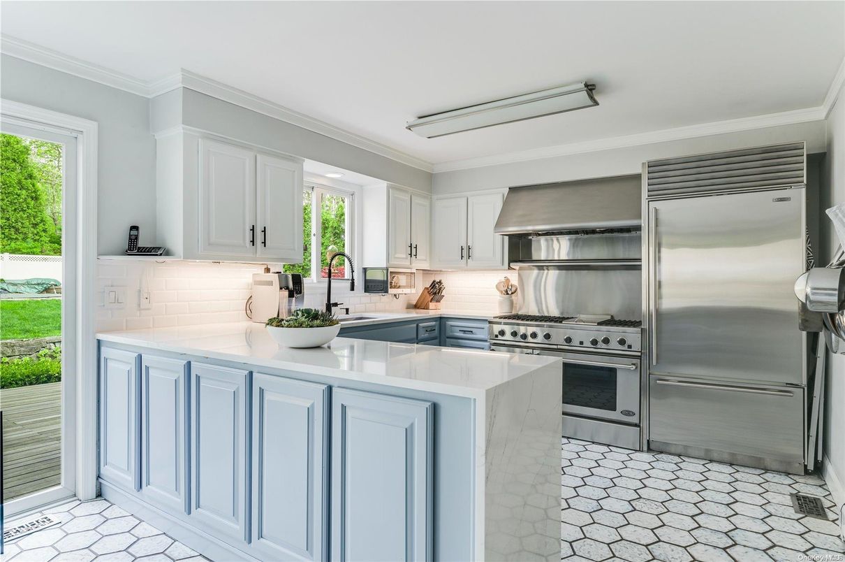 Interior, Kitchen, Stainless Steel Appliances