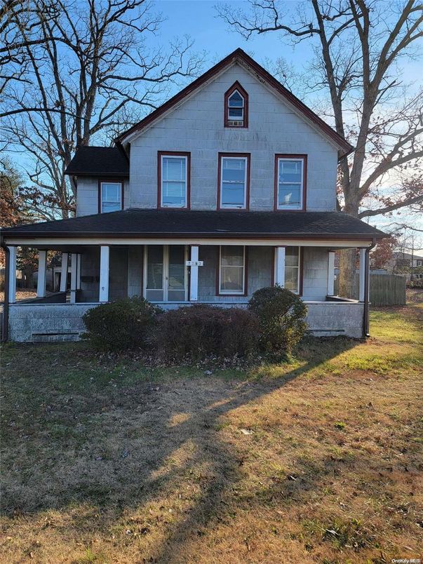 Backyard, Exterior, Facade, Split Level