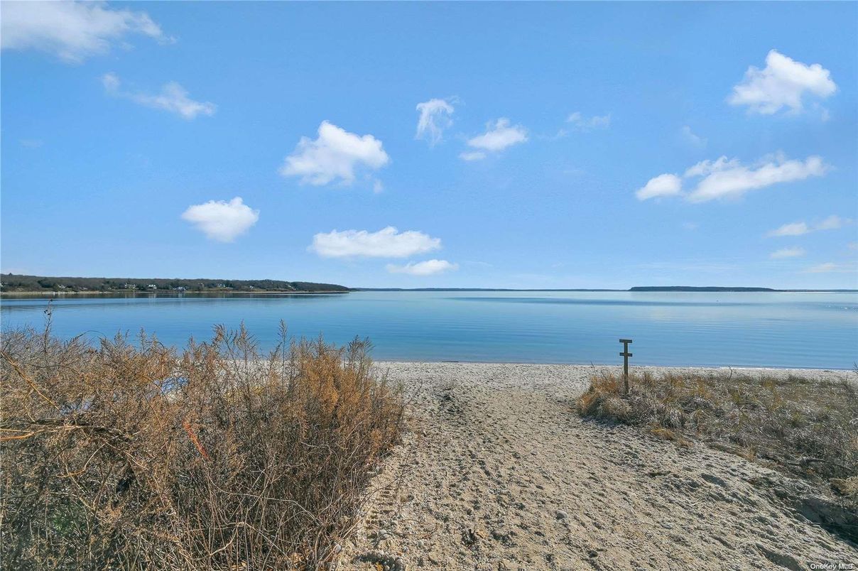 Exterior, Lake