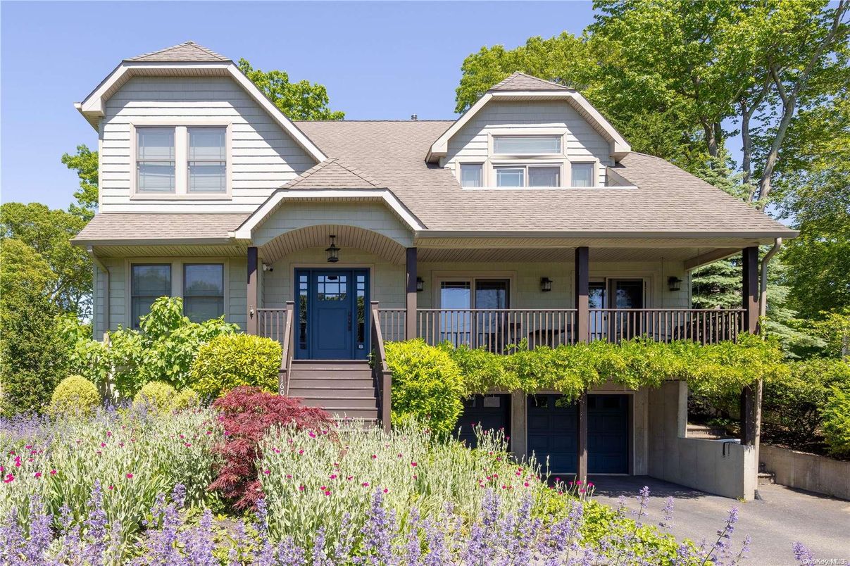 Attached, Exterior, Facade, Farmhouse