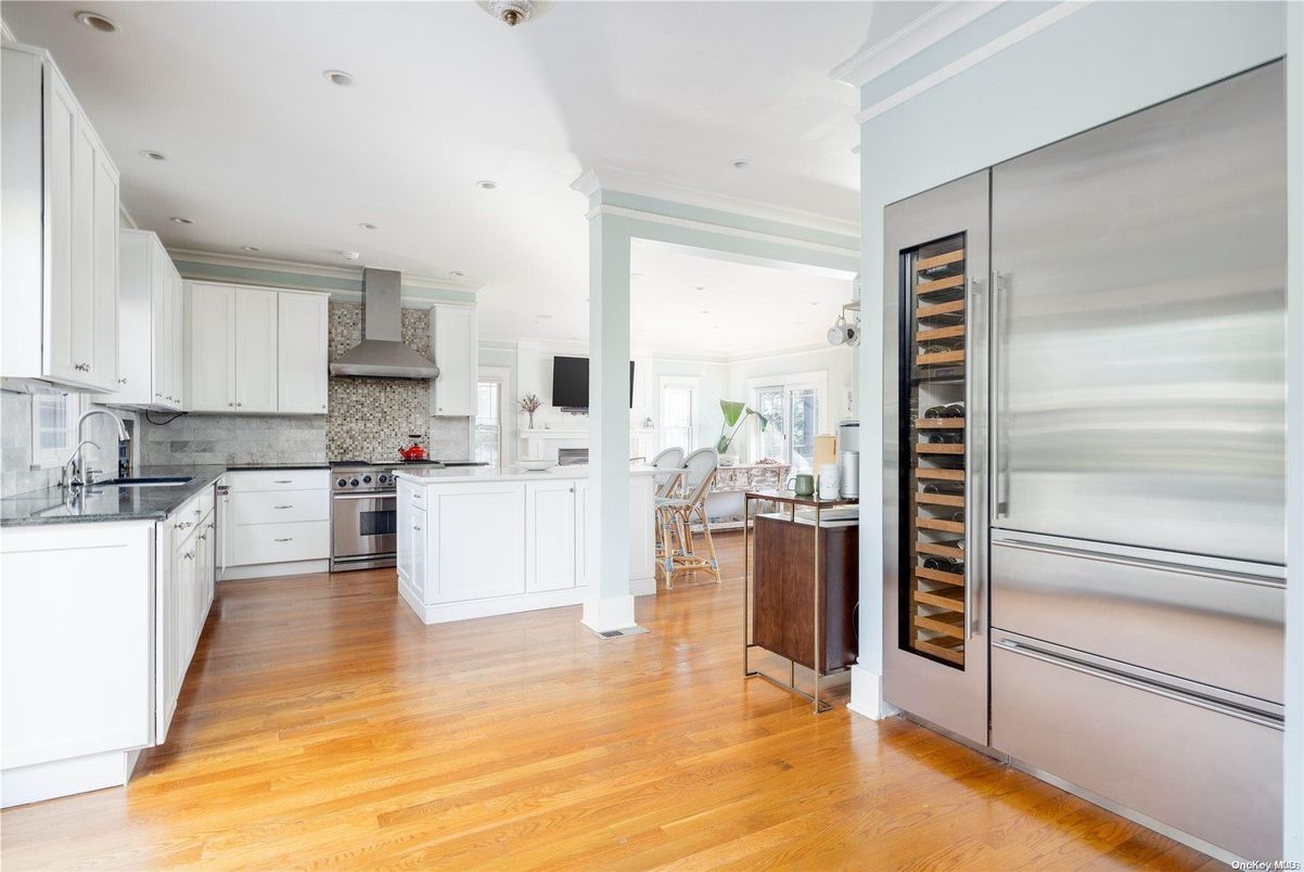 Dining room, Interior, Kitchen, Recessed Lighting, Stainless Steel Appliances, Wood Texture Flooring