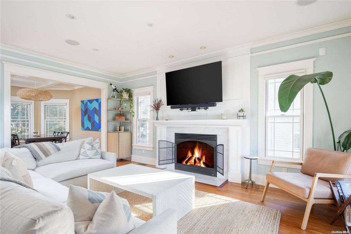 Fireplace, Interior, Living room, Pendant Lights, Recessed Lighting, Wood Texture Flooring