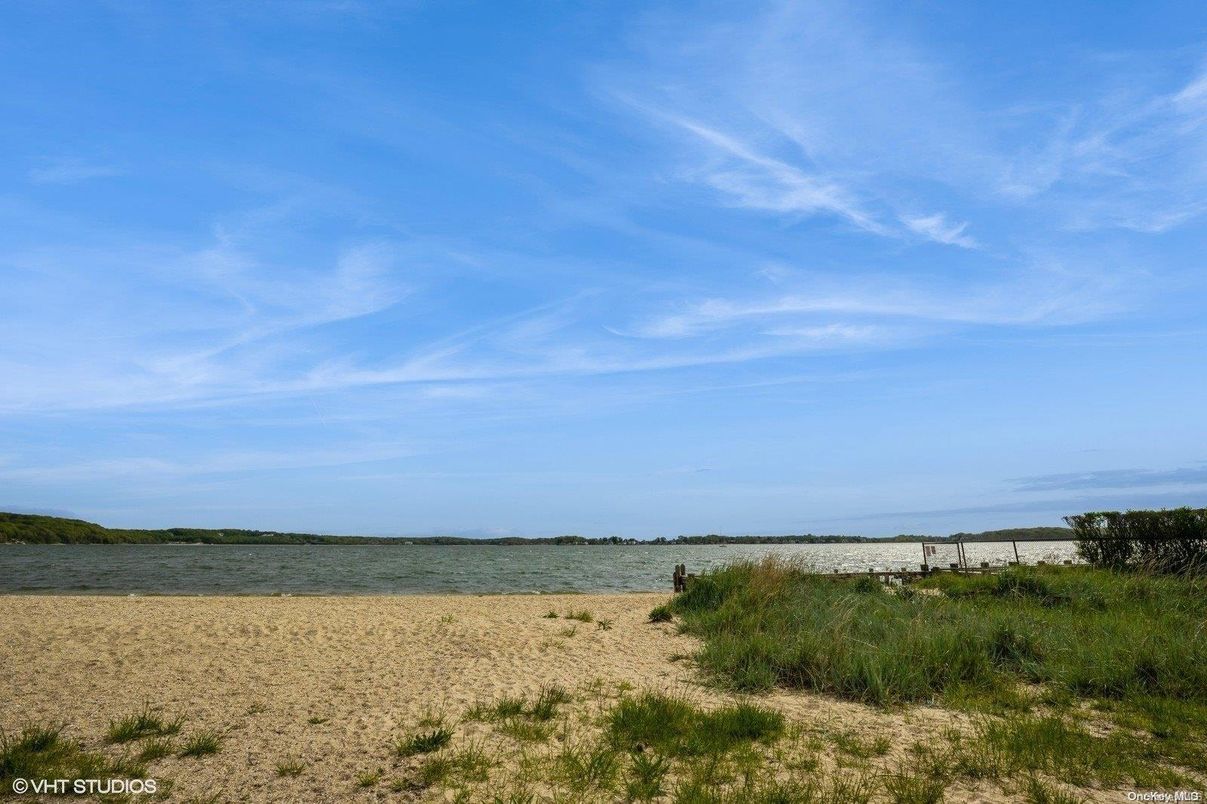Exterior, Lake