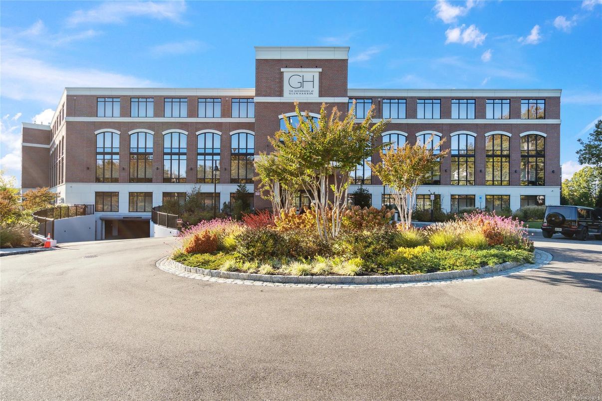 Exterior, Facade, Condo Building