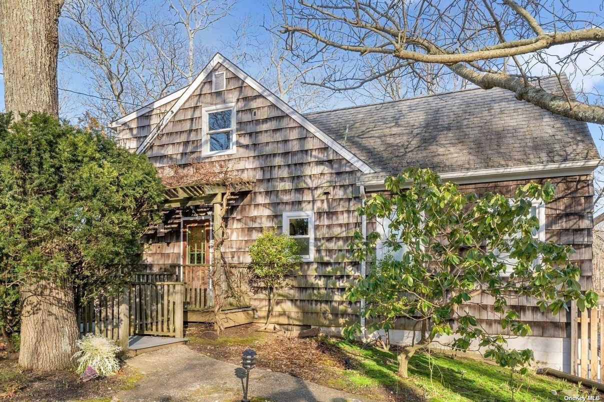 Exterior, Facade, Tudor Revival