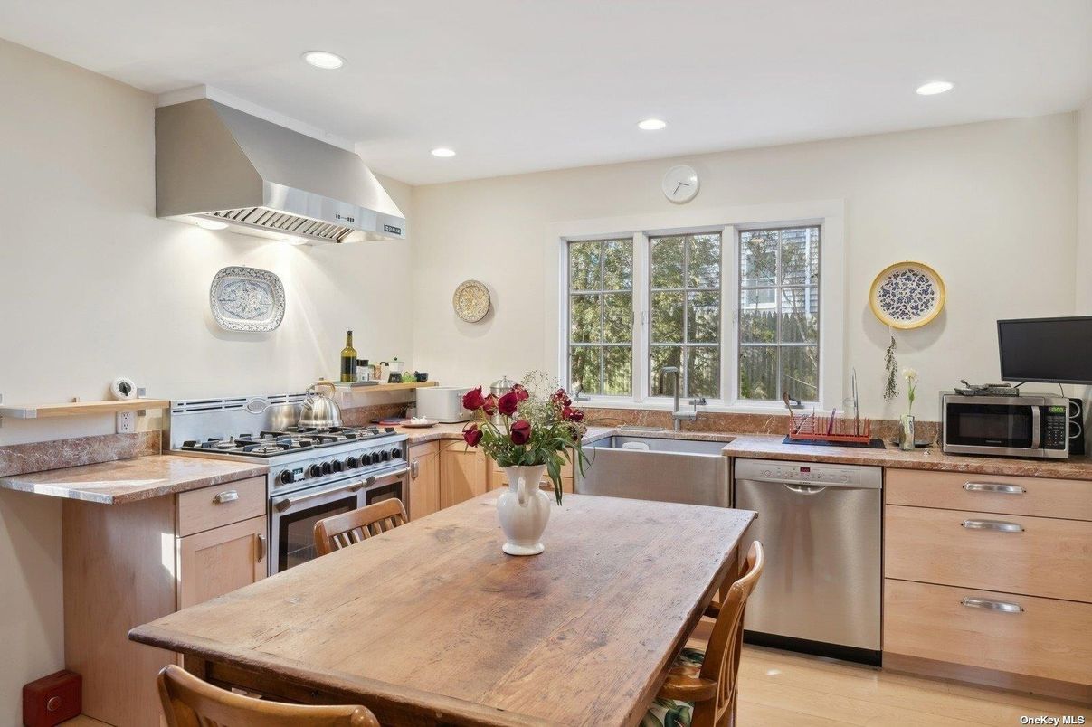 Dining room, Interior, Kitchen, Recessed Lighting, Stainless Steel Appliances, Wood Texture Flooring