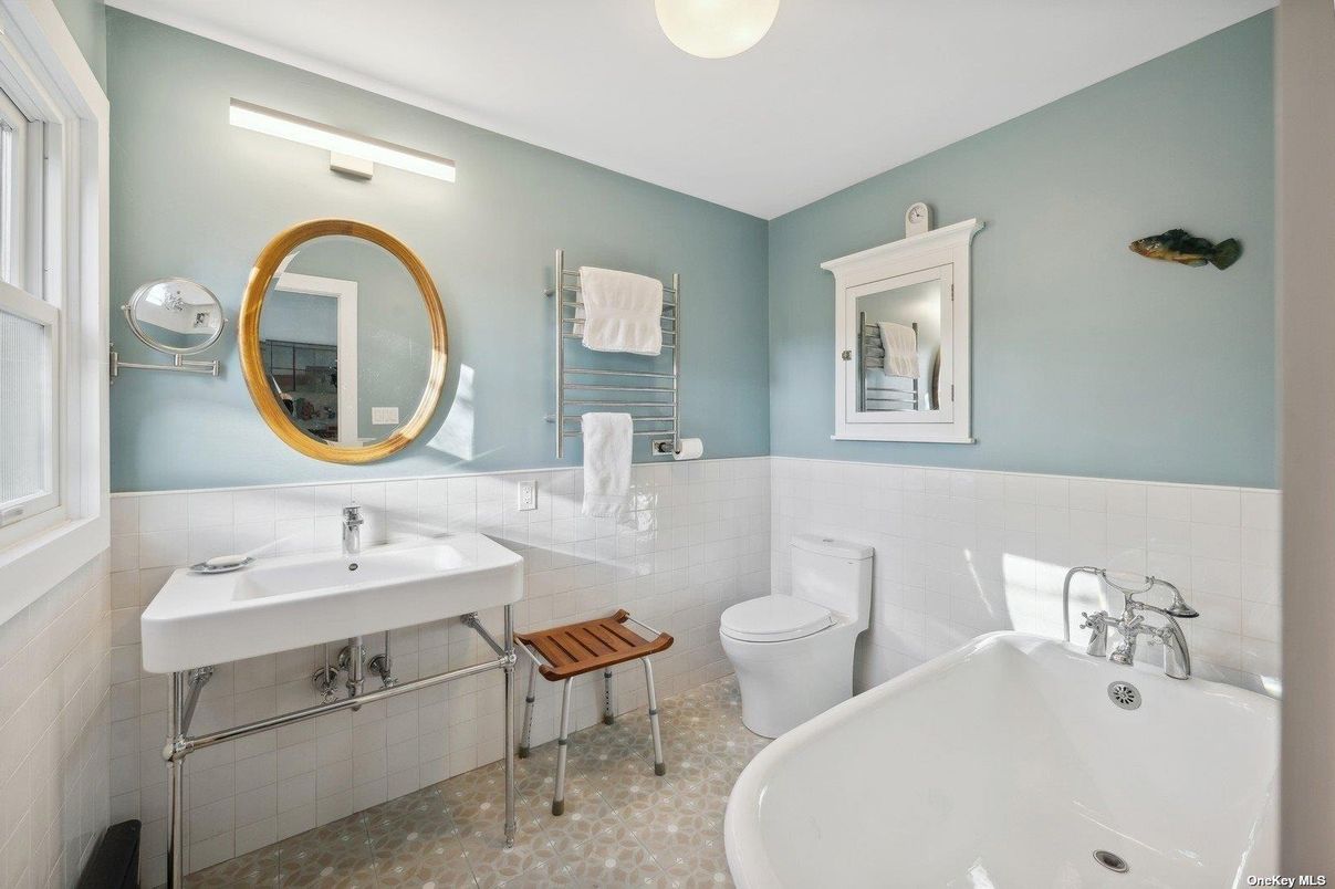 Bathroom, Dual Sink Vanities, Interior