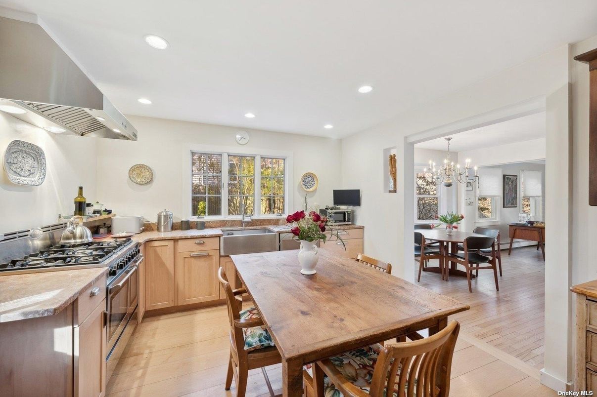 Chandelier, Dining room, Interior, Kitchen, Living room, Recessed Lighting, Wood Texture Flooring
