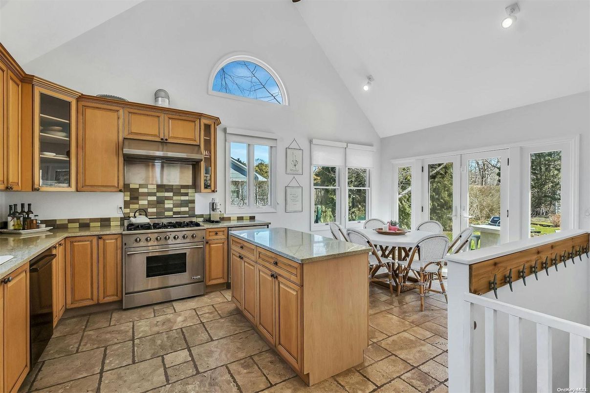 Dining room, Interior, Kitchen, Recessed Lighting, Stainless Steel Appliances