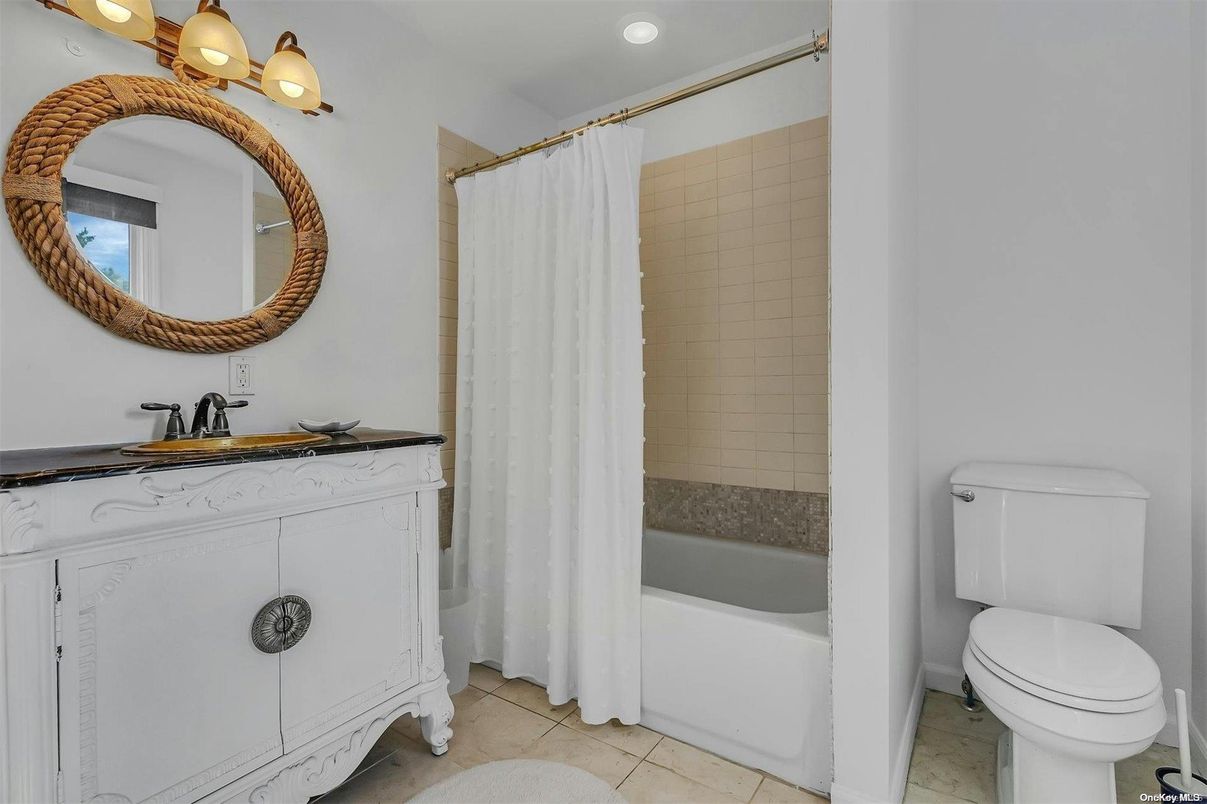 Bathroom, Interior, Recessed Lighting