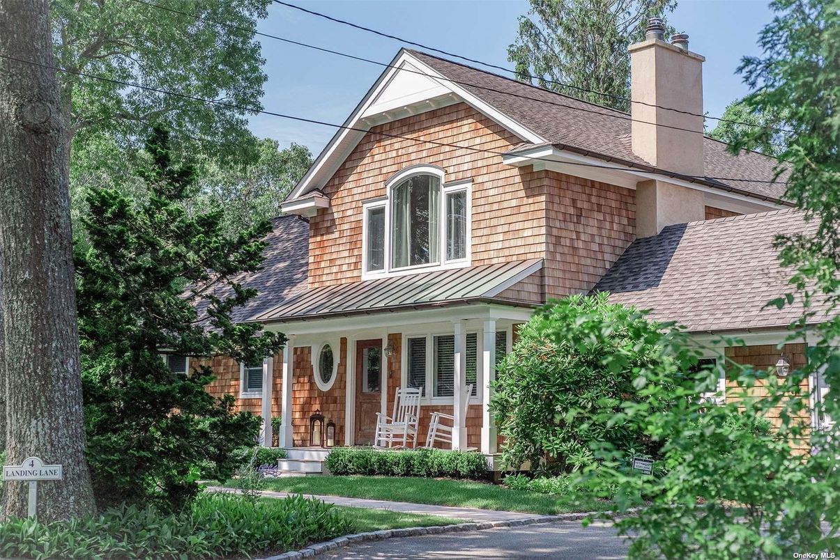 Exterior, Facade, Queen Anne Victorian