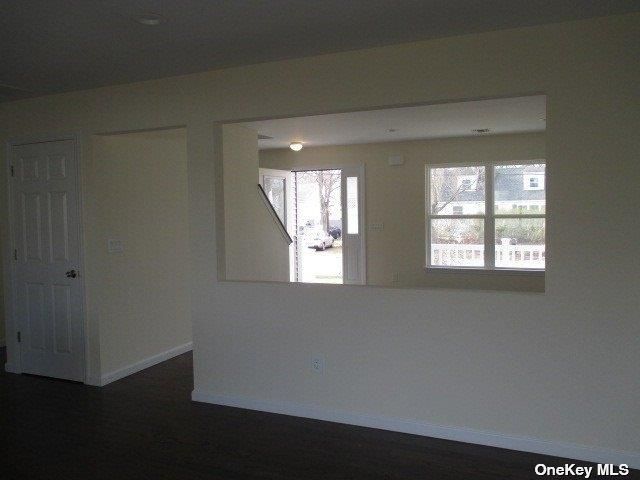 Empty room, Interior