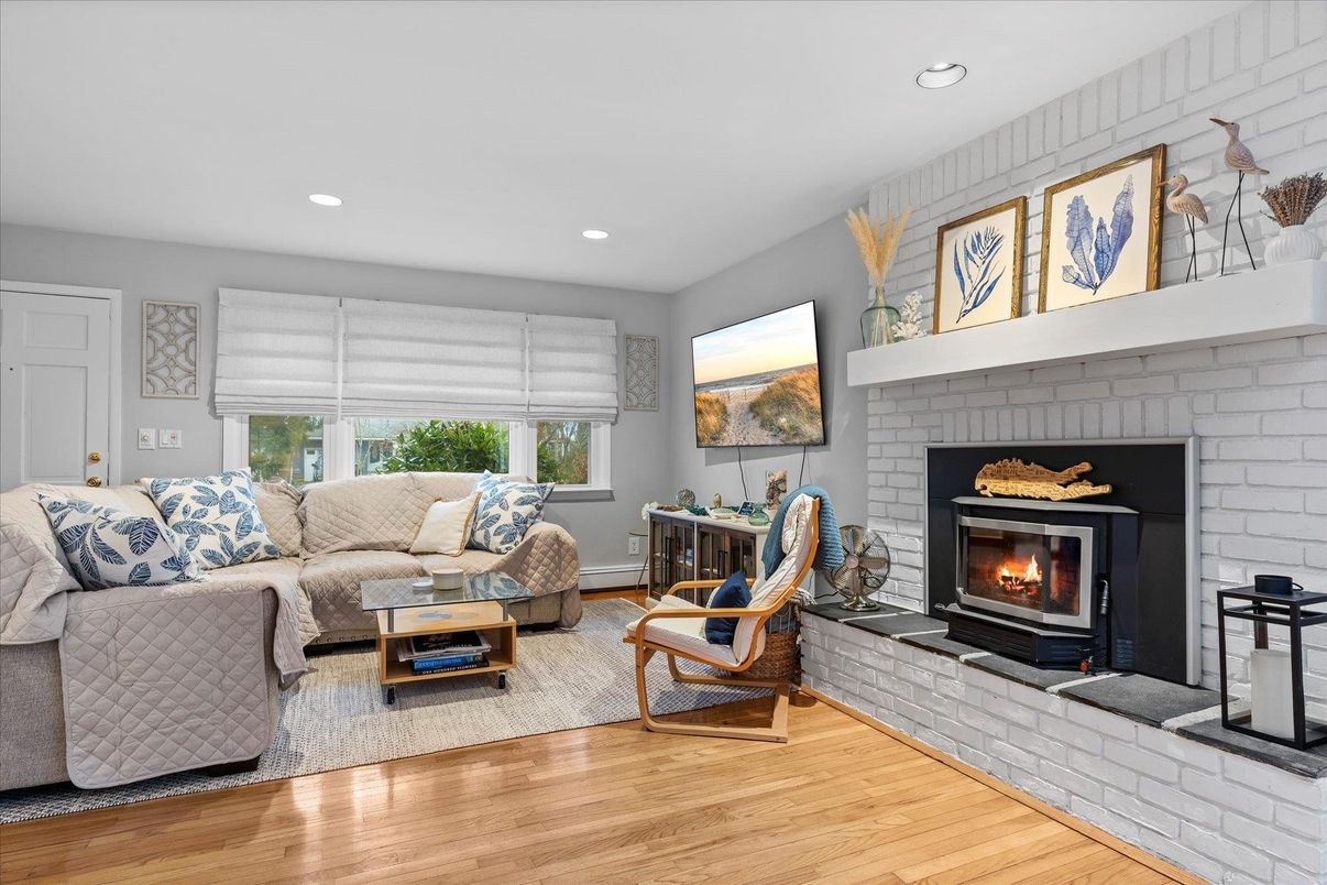 Fireplace, Interior, Living room, Recessed Lighting, Wood Texture Flooring