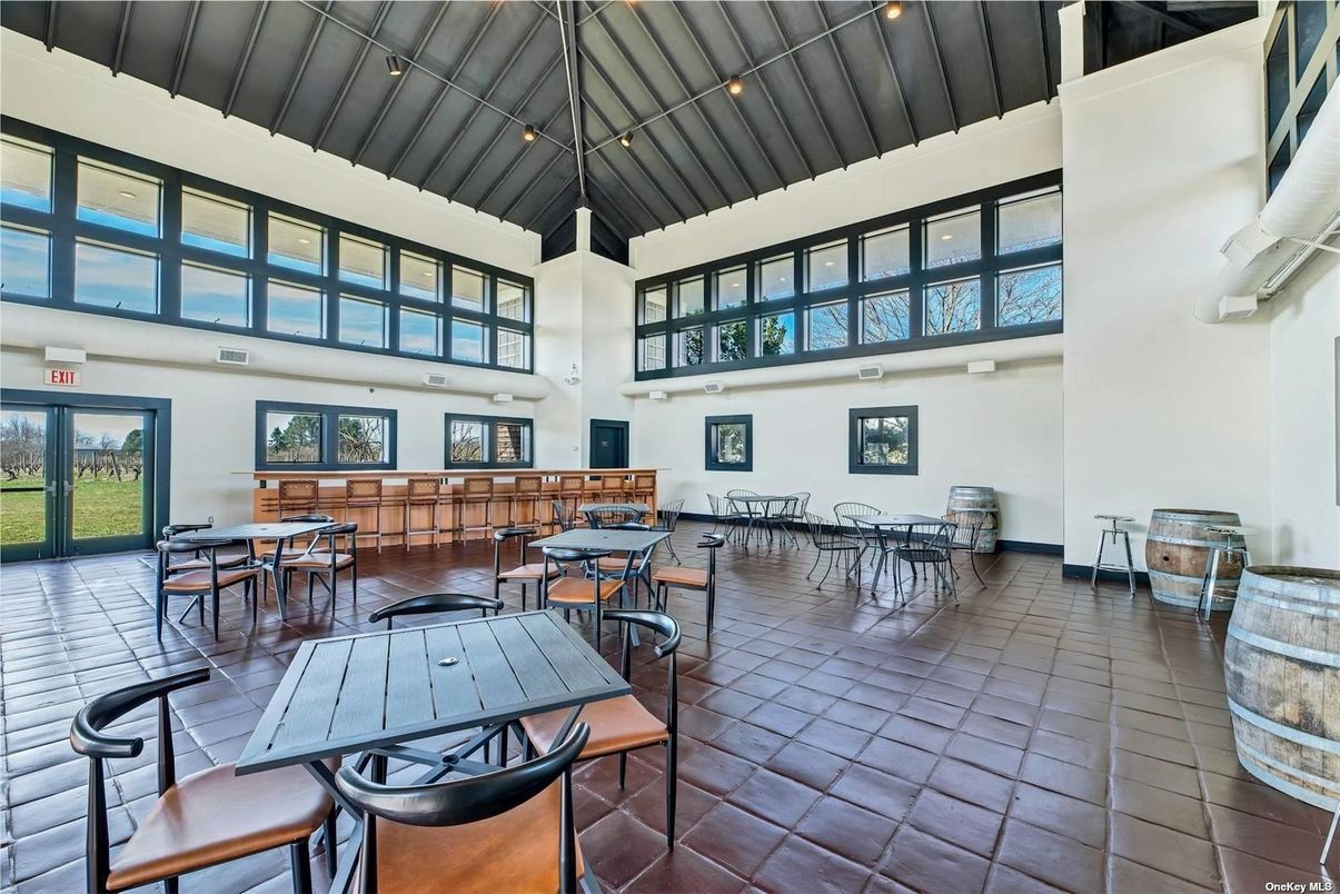 Dining room, Interior