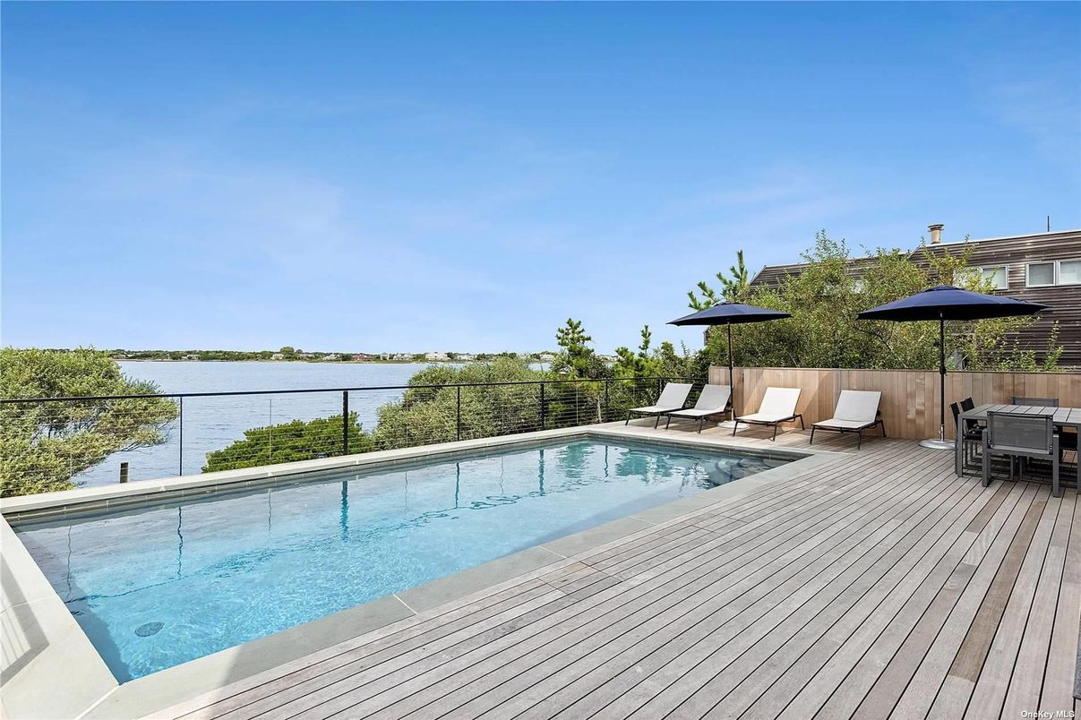 Exterior, Pool, Water