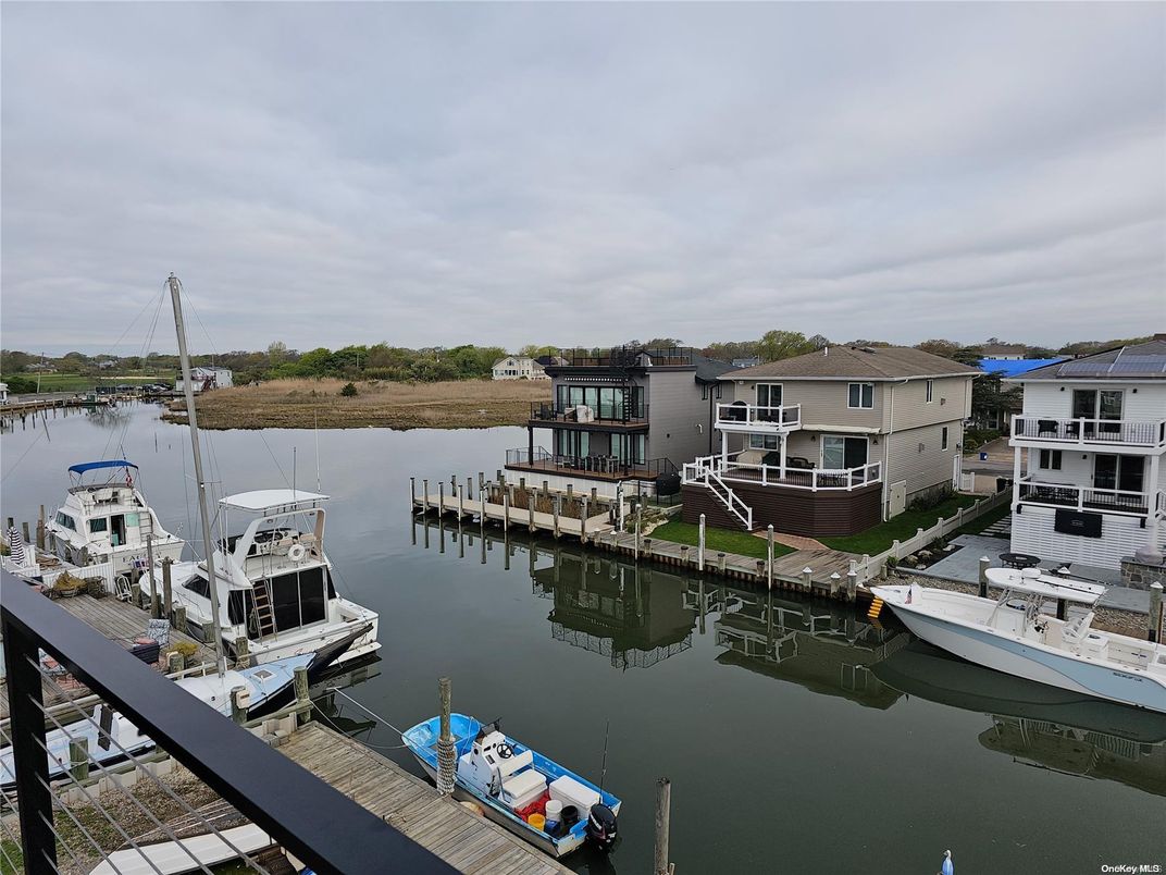 Exterior, Lake