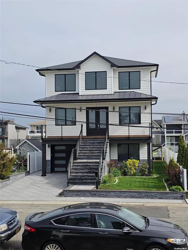 Attached, Exterior, Facade, Modern