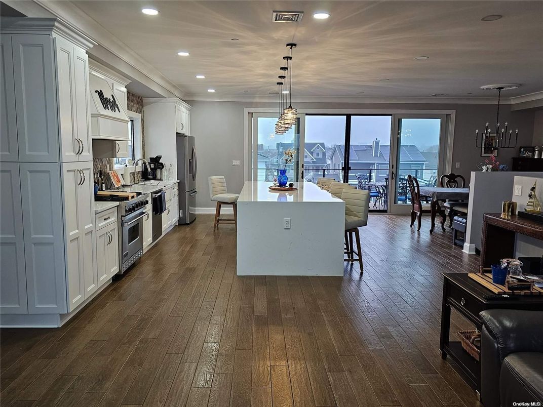 Dining room, Interior, Kitchen, Pendant Lights, Recessed Lighting, Wood Texture Flooring