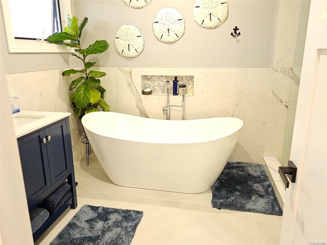 Bathroom, Free Standing Baths, Interior, Marble, Marble Walls