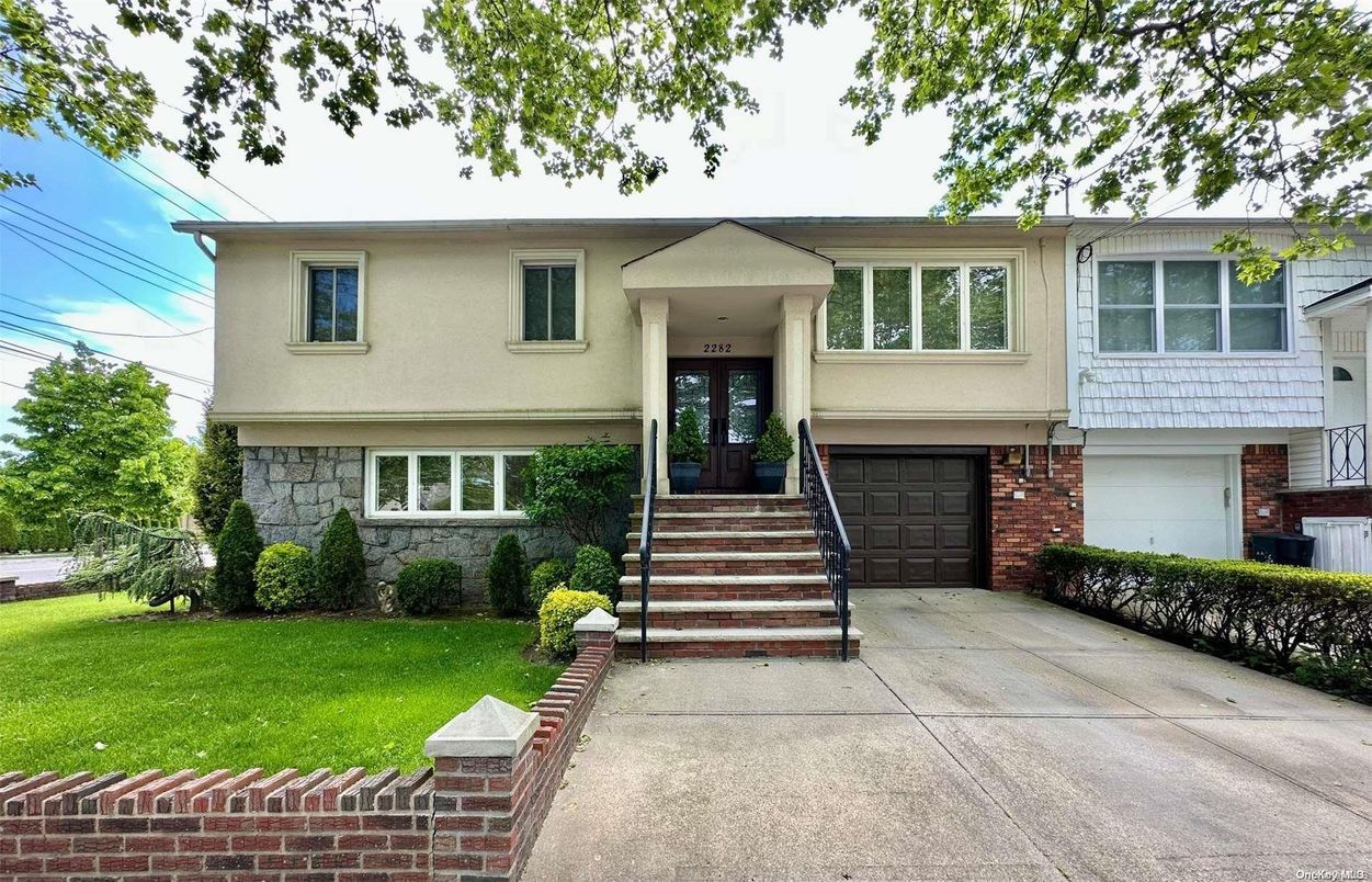 Attached, Exterior, Facade, Raised Ranch