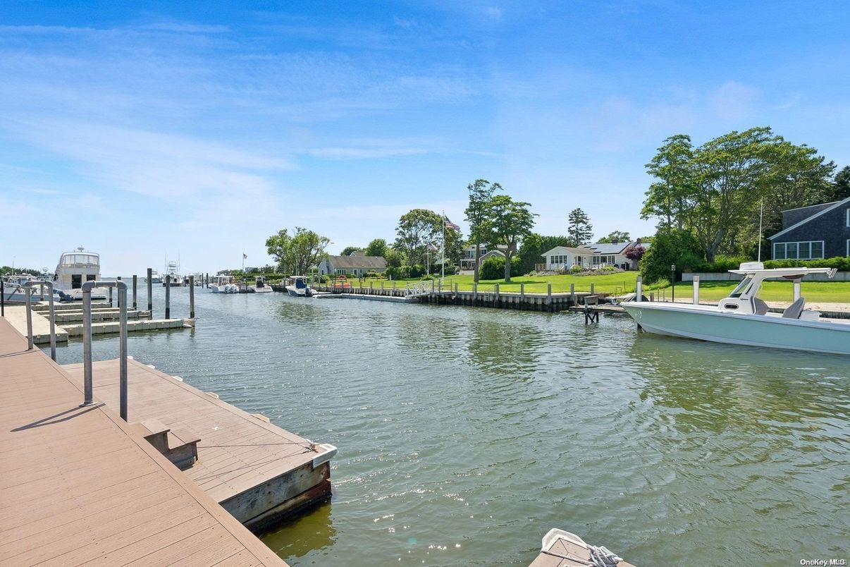 Exterior, Lake