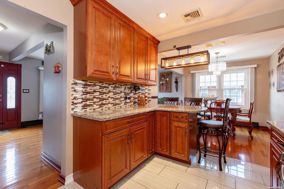 Chandelier, Dining room, Interior, Recessed Lighting, Wood Texture Flooring