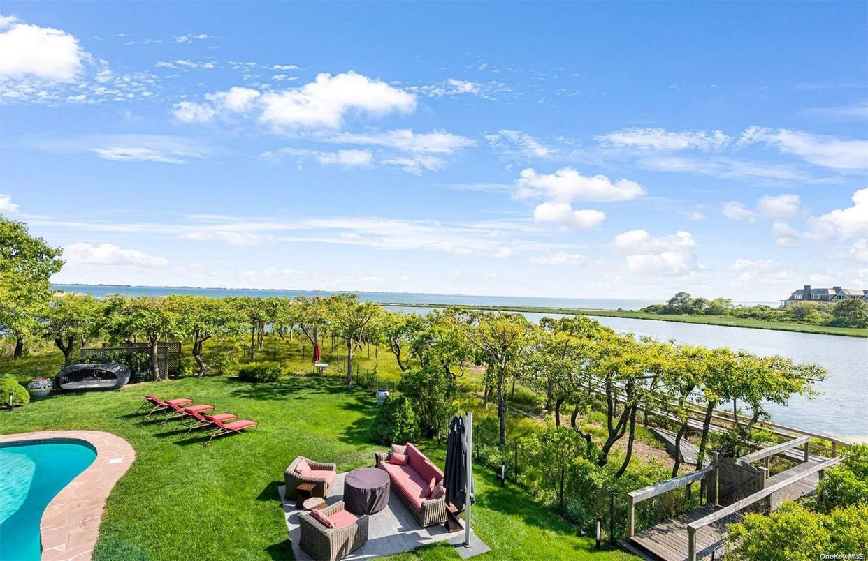 Exterior, Pool, Water