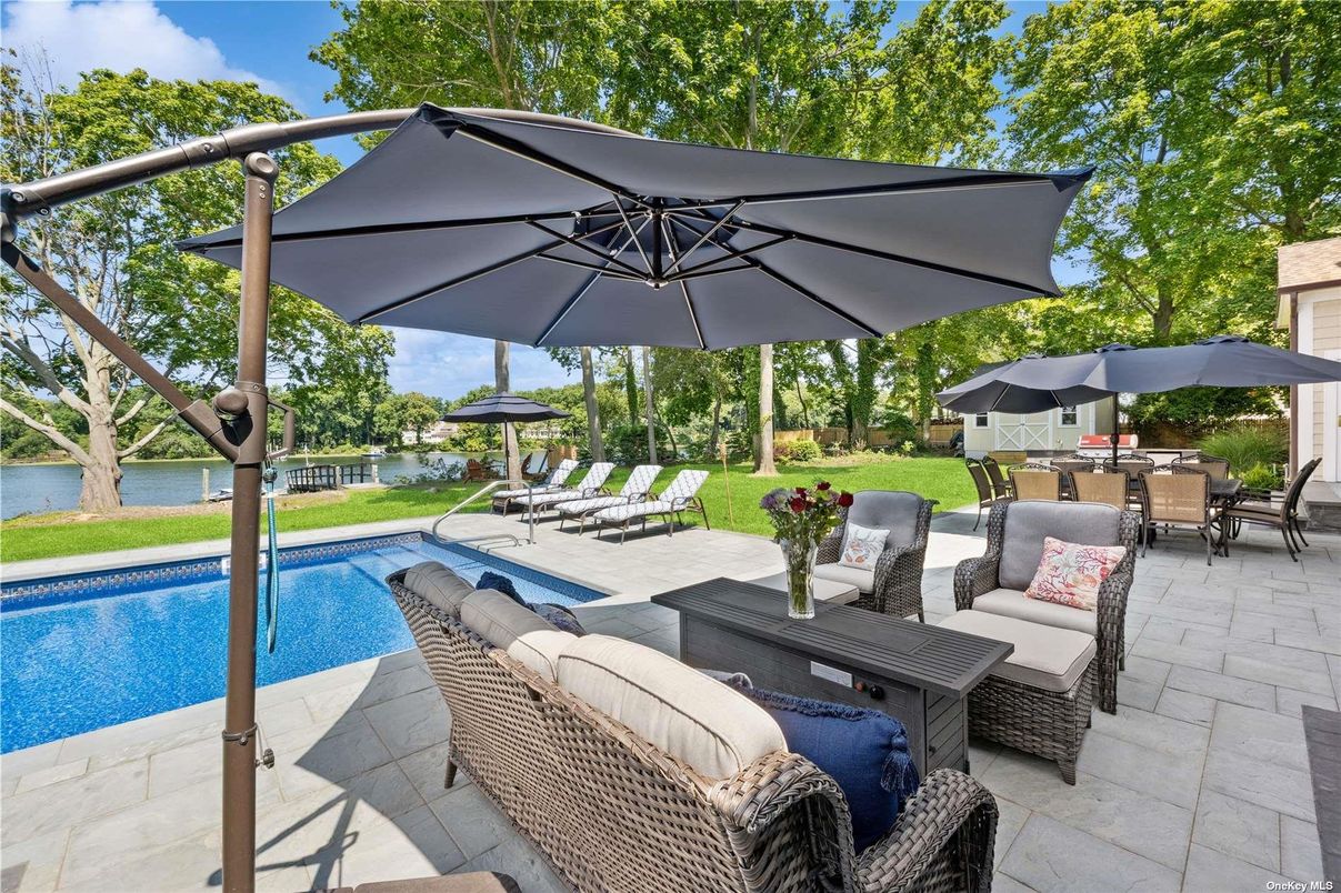 Exterior, Pool, Water