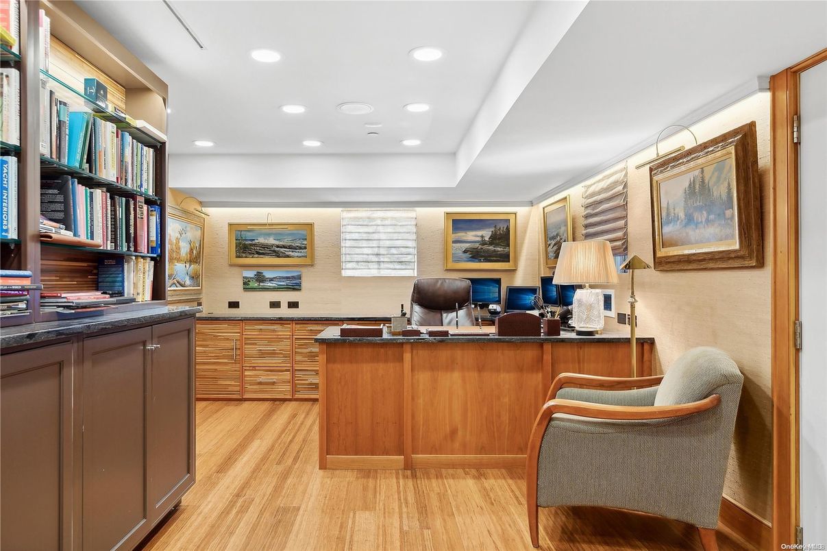 Home Office, Interior, Recessed Lighting, Wood Texture Flooring