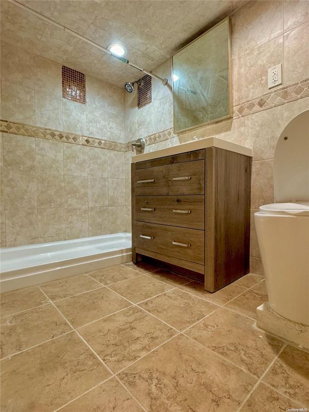 Bathroom, Free Standing Baths, Interior, Recessed Lighting