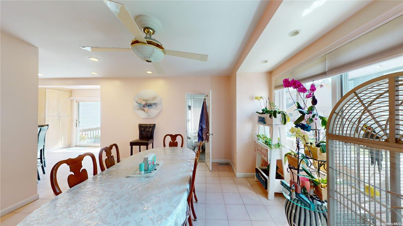 Dining room, Interior, Recessed Lighting