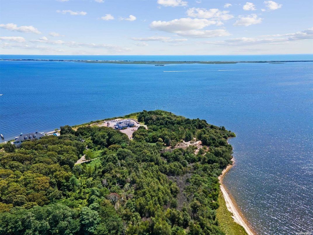 Exterior, Lake