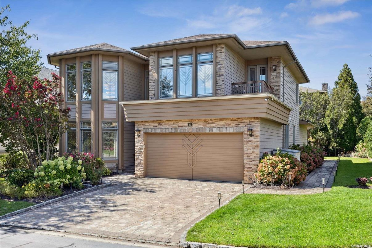 Attached, Exterior, Facade, Modern