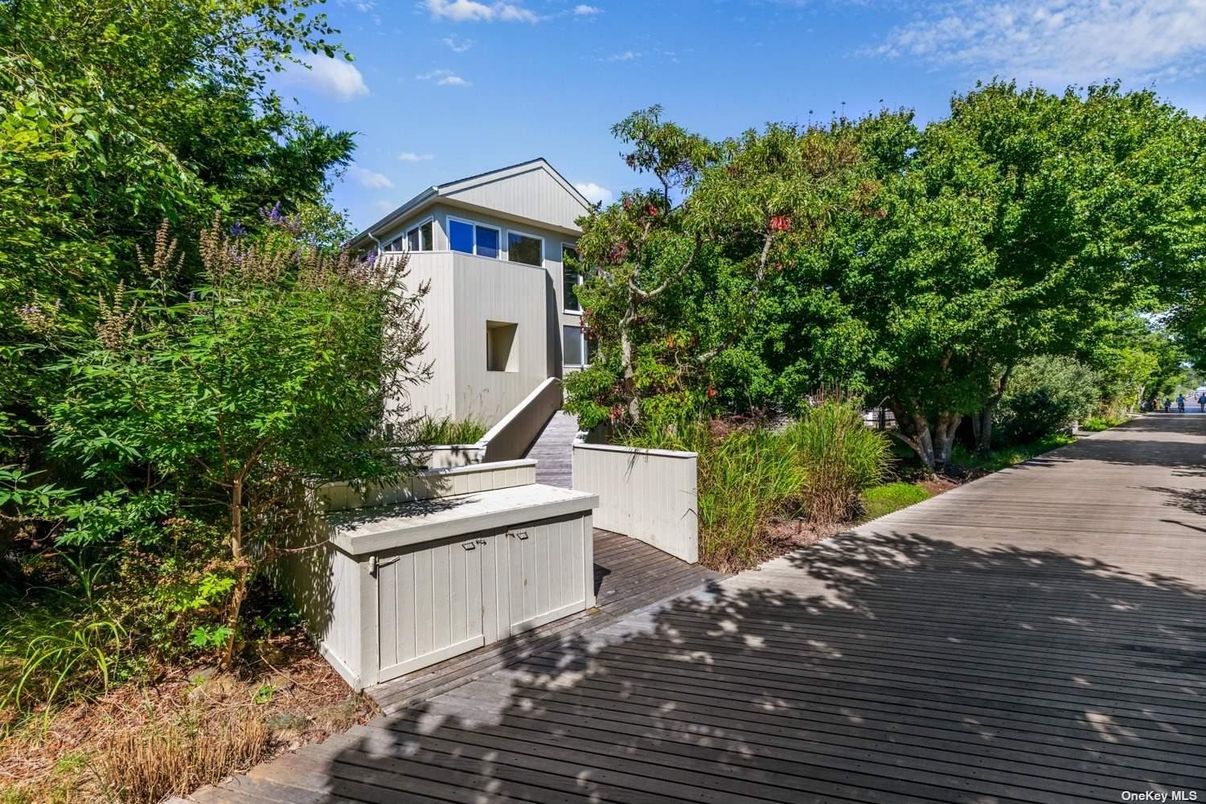 Exterior, Outdoor Kitchen