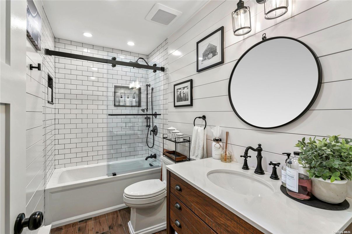 Bathroom, Interior, Recessed Lighting, Wood Texture Flooring