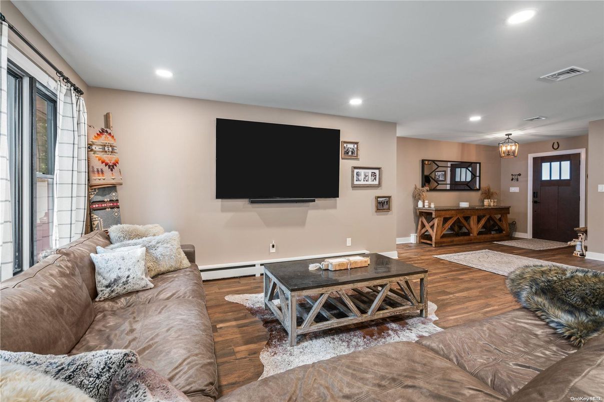 Chandelier, Interior, Living room, Recessed Lighting, Wood Texture Flooring
